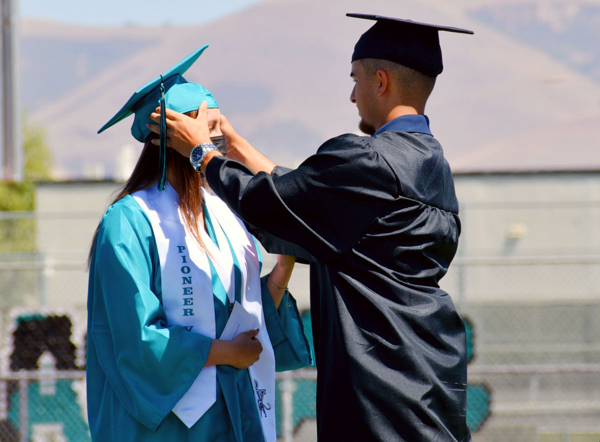 061121-smt-news-pv-high-graduation-007
